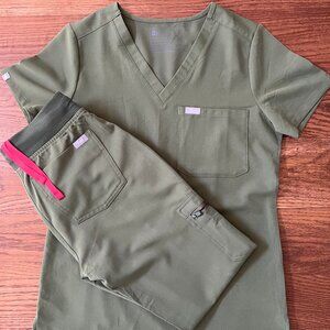 Dark Olive set - Catarina Top (XS) & Zamora Joggers (XXS)